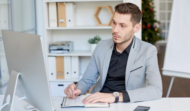 Follow these tips to conduct better performance reviews.